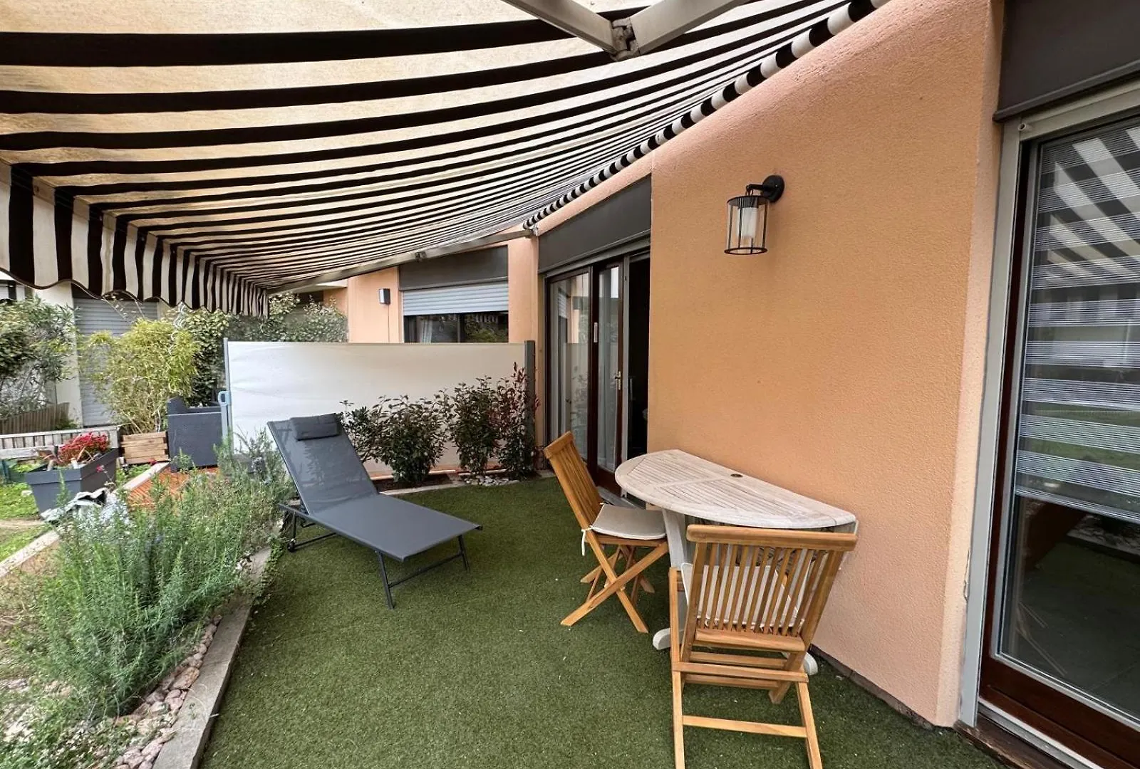 Charmant Studio Avec Terrasse, Front De Mer Et Proche Du Centre Saint-Raphael  Apartment Saint-Raphael (Var)