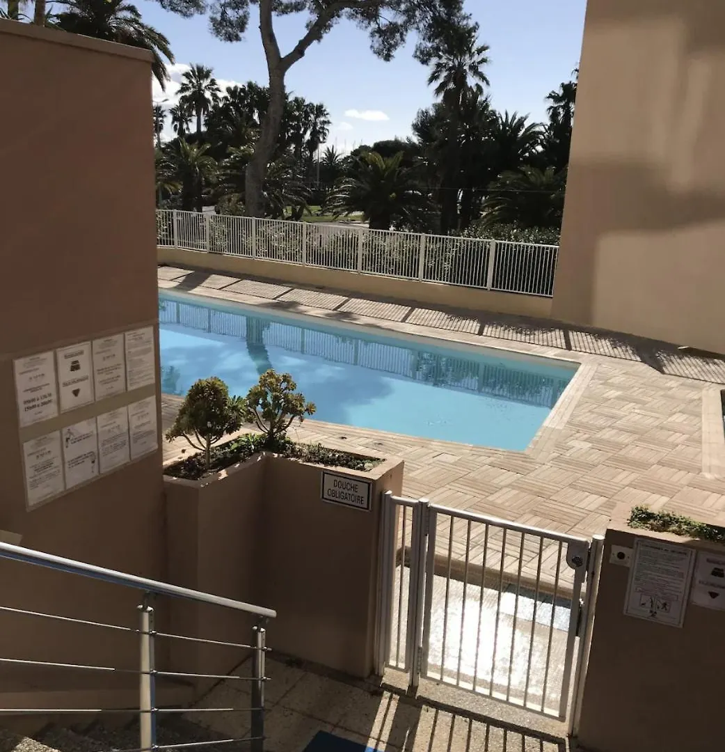 Charmant Studio Avec Terrasse, Front De Mer Et Proche Du Centre Saint-Raphaël 0*,  Francja